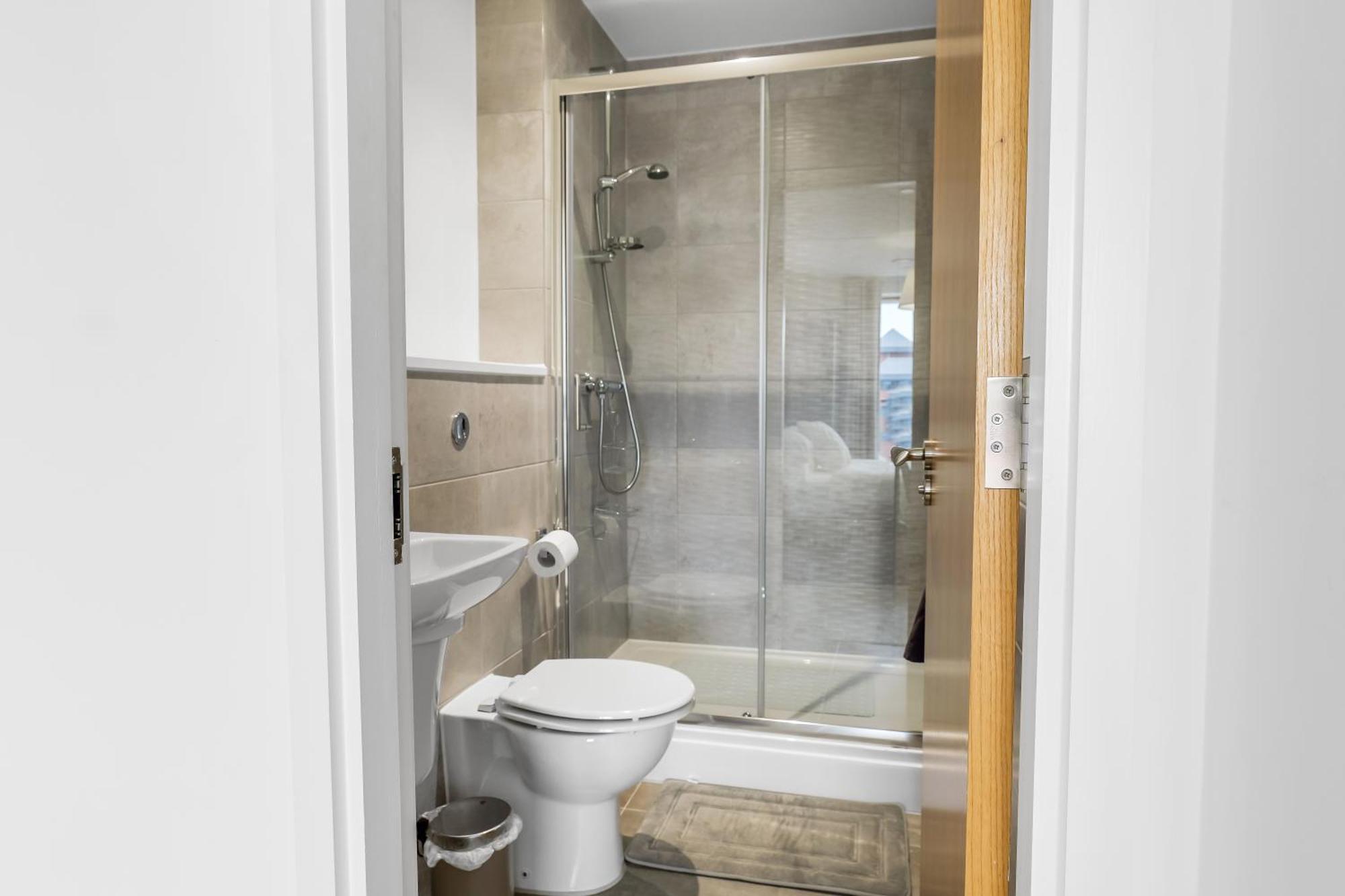 High Rise 2 Bedroom & 2 Bath Apartment With Parking, Balcony & Amazing View Манчестер Экстерьер фото