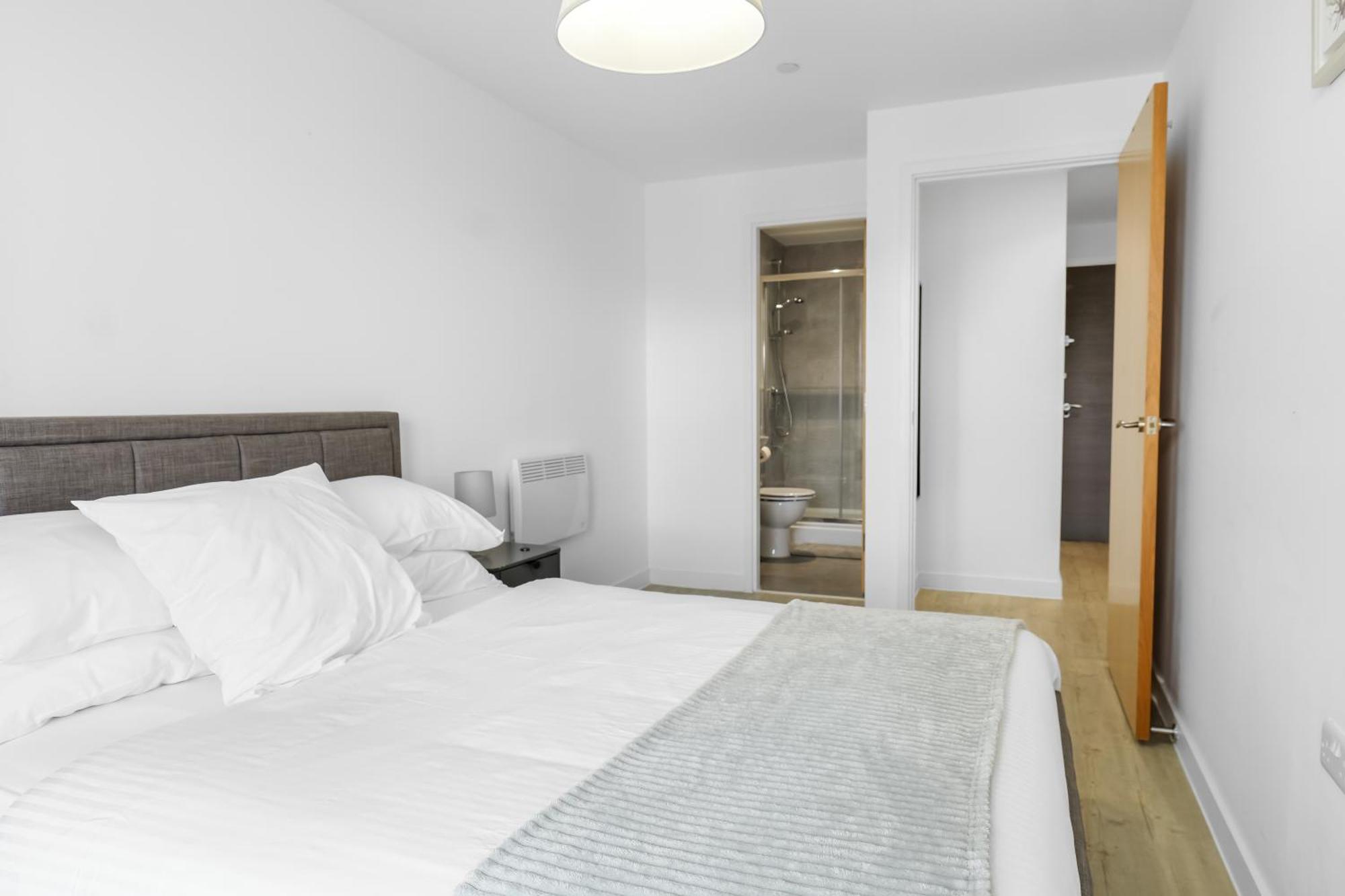 High Rise 2 Bedroom & 2 Bath Apartment With Parking, Balcony & Amazing View Манчестер Экстерьер фото